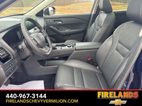 Used 2025 Nissan Rogue SL w/ Tech Package image 15