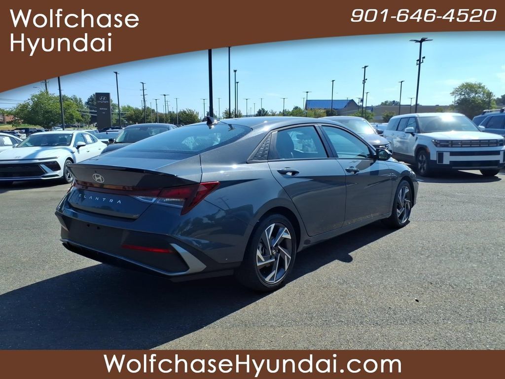 Certified 2025 Hyundai Elantra Sport FWD image 5