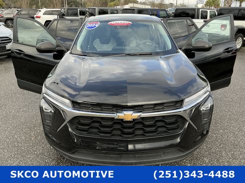 Used 2024 Chevrolet Trax LS image 34