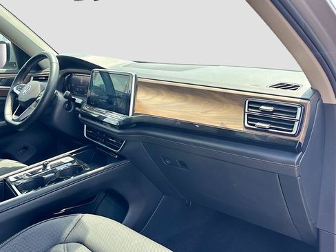 Used 2025 Volkswagen Atlas SE FWD image 29