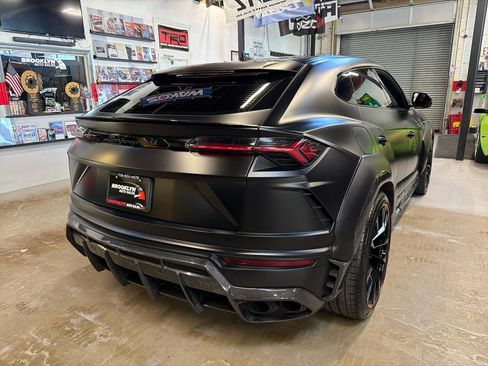 Used 2022 Lamborghini Urus AWD/4WD image 6