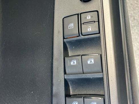 Used 2022 Toyota Tacoma TRD Off-Road AWD/4WD image 12