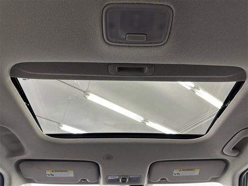 Used 2023 Hyundai Venue SEL image 21