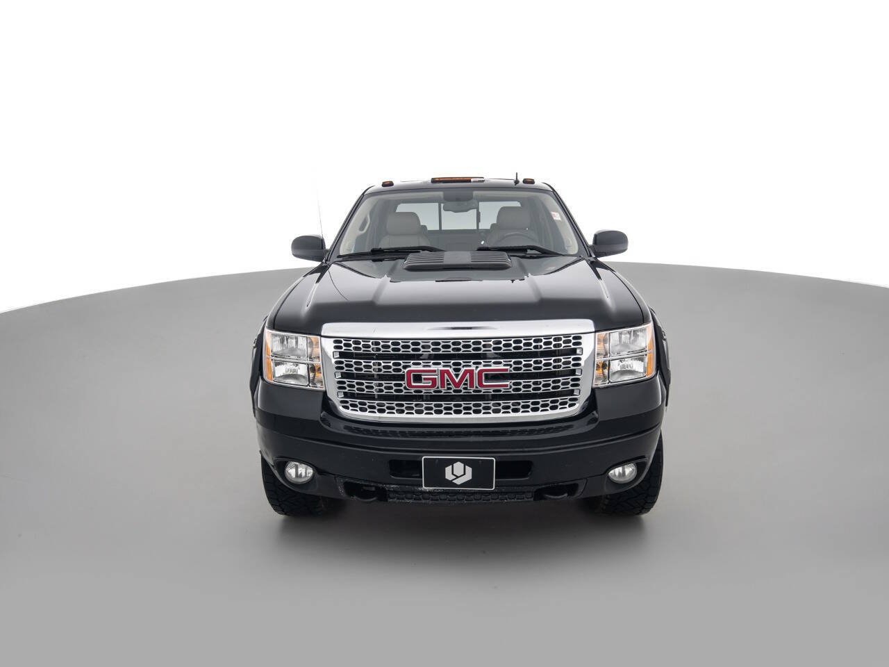 Used 2013 GMC Sierra 2500 Denali w/ Suspension Package, Off-Road AWD/4WD image 2