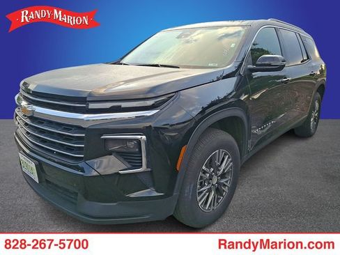 Used 2025 Chevrolet Traverse LT AWD/4WD image 1