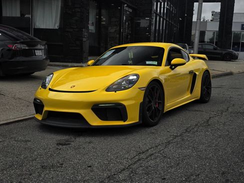 Used 2020 Porsche 718 Cayman GT4 RWD image 6