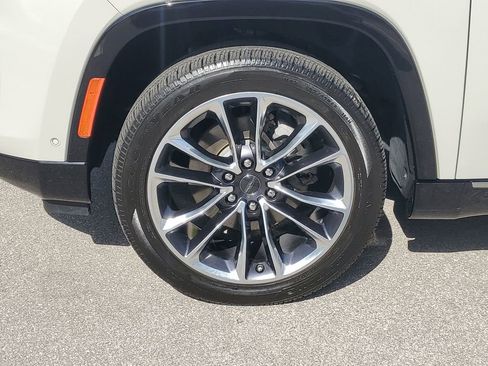 Used 2022 Jeep Wagoneer Series III w/ Premium Group I image 11