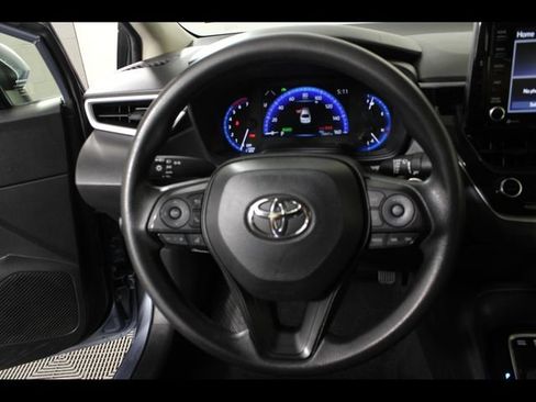 Used 2022 Toyota Corolla LE FWD image 16