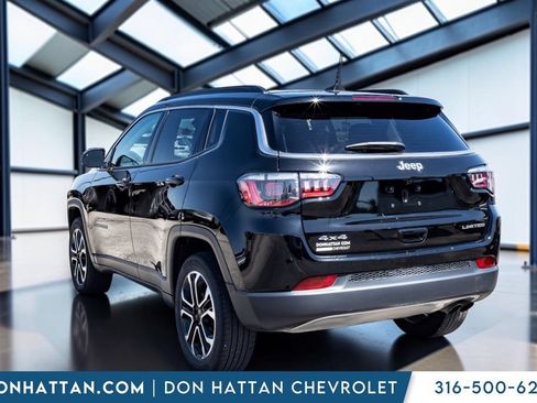 Used 2022 Jeep Compass Limited AWD/4WD image 22