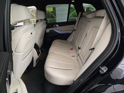 Used 2023 BMW X5 xDrive40i w/ M Sport Package AWD/4WD image 9