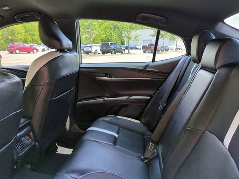 Used 2025 Toyota Camry SE FWD image 13