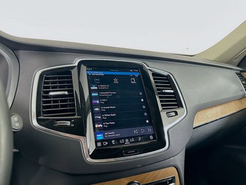 Used 2024 Volvo XC90 B6 Plus image 19