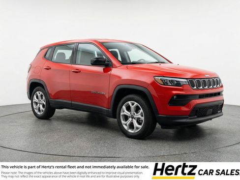 Used 2025 Jeep Compass Latitude AWD/4WD image 1