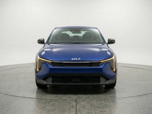 Used 2025 Kia K4 LXS image 2