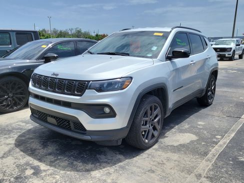 Used 2026 Jeep Compass Latitude AWD/4WD image 3