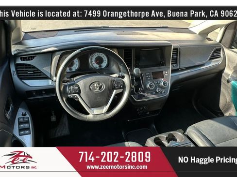 Used 2017 Toyota Sienna SE Premium w/ Cargo Management Package FWD image 18