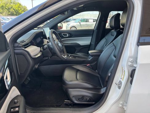 Used 2025 Jeep Compass Limited AWD/4WD image 27