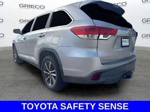 Used 2019 Toyota Highlander XLE FWD image 3