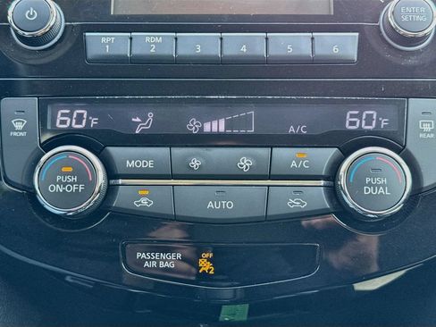 Used 2014 Nissan Rogue SV FWD image 17