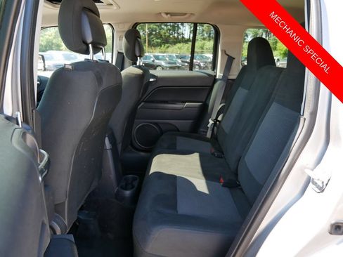 Used 2015 Jeep Patriot Latitude w/ Sun/Sound Group AWD/4WD image 11