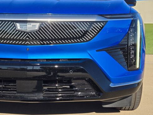 New 2026 Cadillac Optiq Luxury 1 image 6