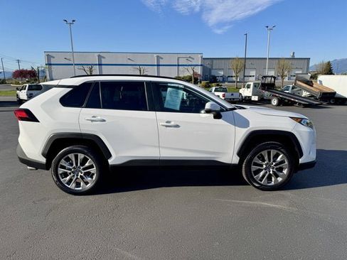 Used 2019 Toyota RAV4 XLE Premium w/ Advanced Technology Package AWD/4WD image 3