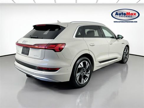 Used 2022 Audi e-tron Premium Plus image 2