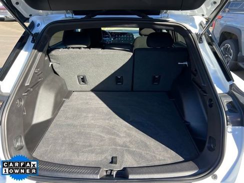 Used 2025 Chevrolet Equinox EV LT image 10