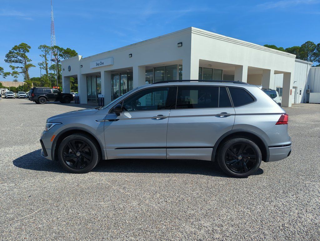 Used 2023 Volkswagen Tiguan SE R-Line FWD image 4