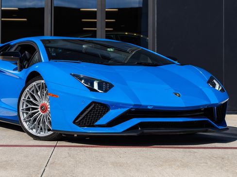 Used 2018 Lamborghini Aventador S image 6