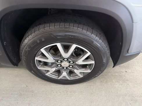 Used 2023 GMC Acadia SLE w/ Driver Convenience Package FWD image 4