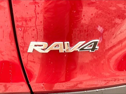 Used 2024 Toyota RAV4 XLE w/ Convenience Package FWD image 31