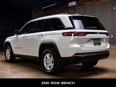 Used 2023 Jeep Grand Cherokee Laredo AWD/4WD image 6