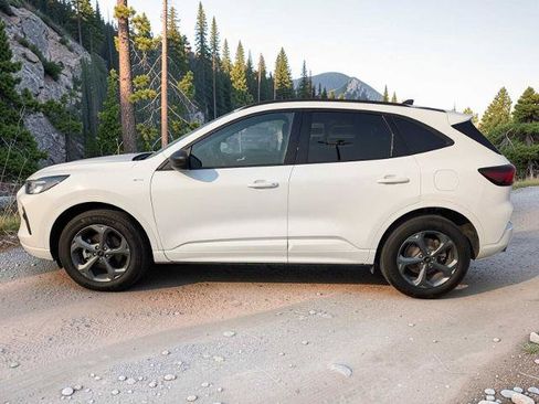 Certified 2023 Ford Escape ST-Line AWD/4WD image 3