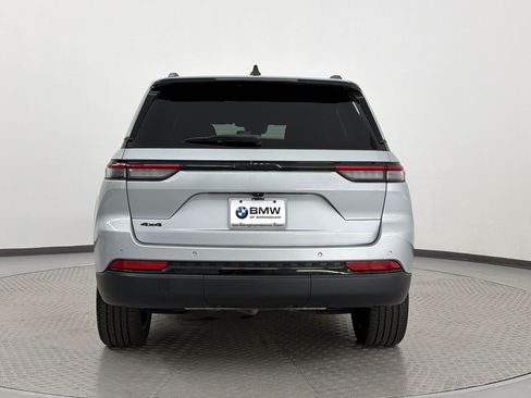 Used 2023 Jeep Grand Cherokee Altitude AWD/4WD image 10