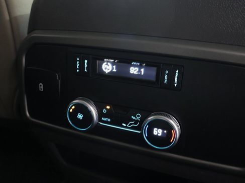 Used 2019 Ford Expedition XLT image 15