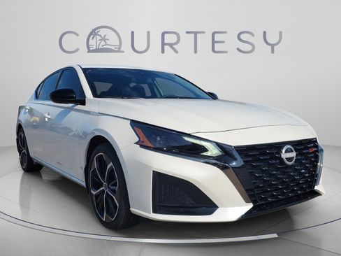Used 2025 Nissan Altima 2.5 SR FWD image 7