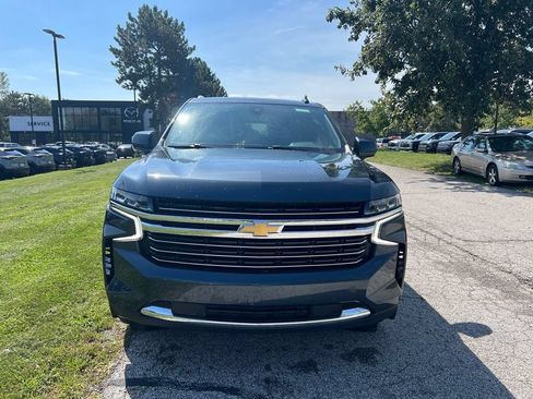 Used 2021 Chevrolet Suburban LT RWD image 8
