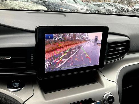 Used 2023 Ford Explorer XLT image 13