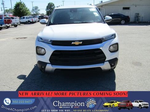 Used 2023 Chevrolet TrailBlazer LT FWD image 2
