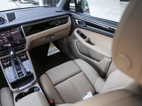 New 2026 Porsche Macan AWD/4WD image 37