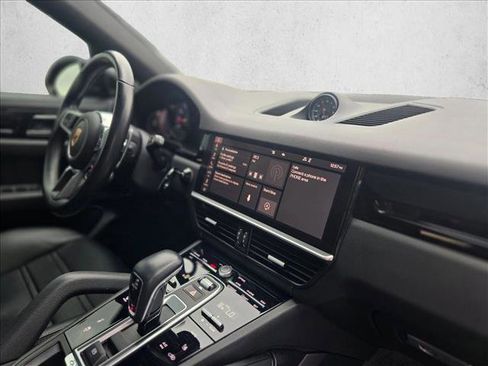 Used 2021 Porsche Cayenne Coupe image 20