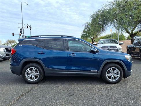 Used 2020 GMC Terrain SLE w/ Driver Convenience Package image 4