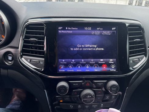 Used 2020 Jeep Grand Cherokee Altitude image 14