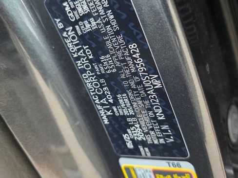 Certified 2025 Kia Soul LX w/ LX Technology Package FWD image 16