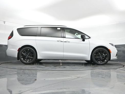 New 2026 Chrysler Pacifica Limited FWD image 38