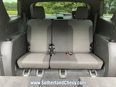 Used 2023 Chevrolet Traverse LT FWD image 40