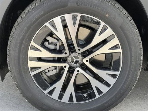 Used 2025 Mercedes-Benz GLA 250 4MATIC image 5