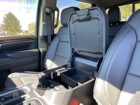 Used 2026 GMC Sierra 3500 Denali w/ Denali Reserve Package image 32