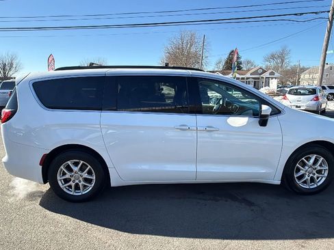 Used 2020 Chrysler Voyager Lxi image 10